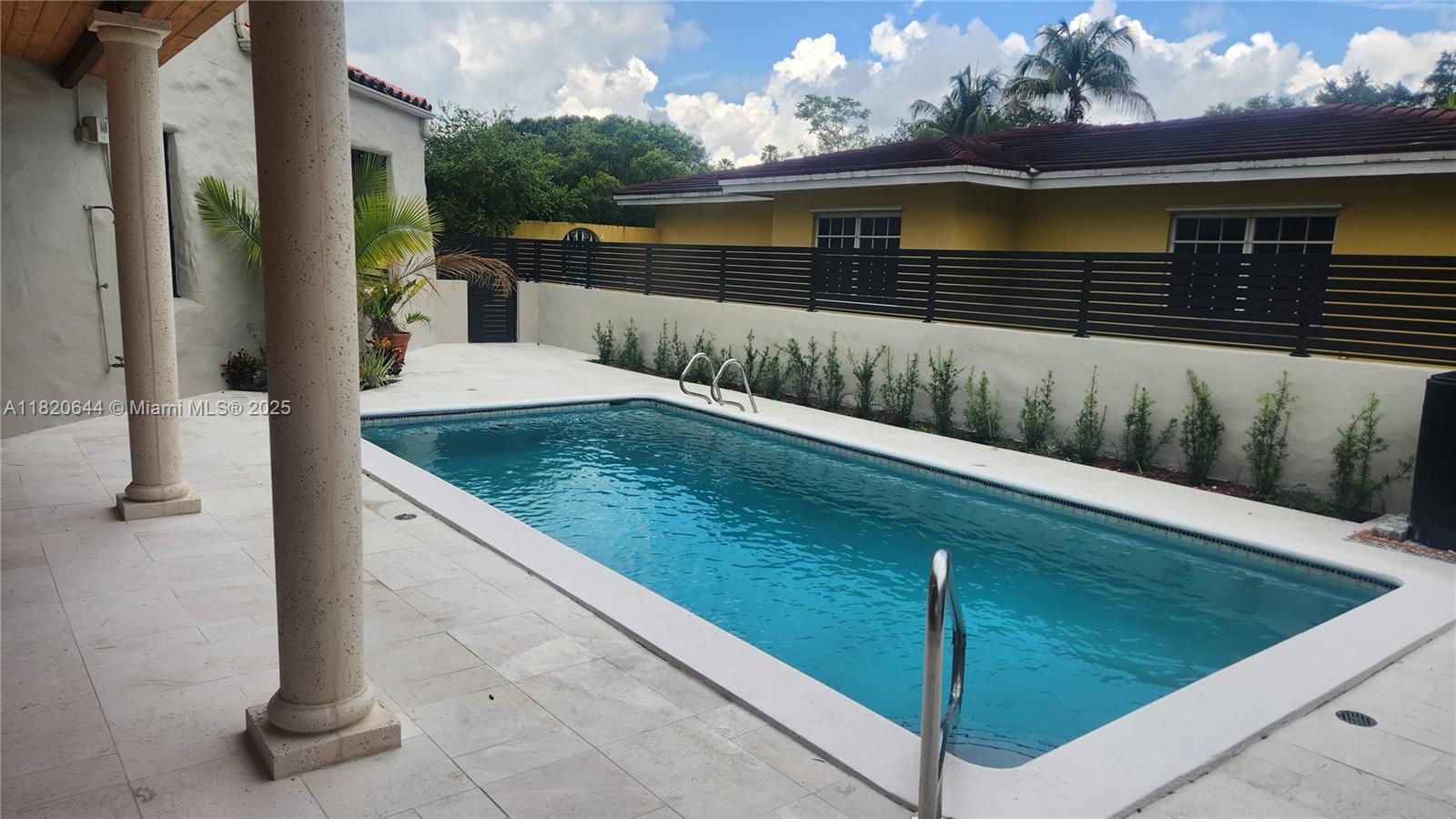 85 Deer Run, Miami Springs, Florida image 17