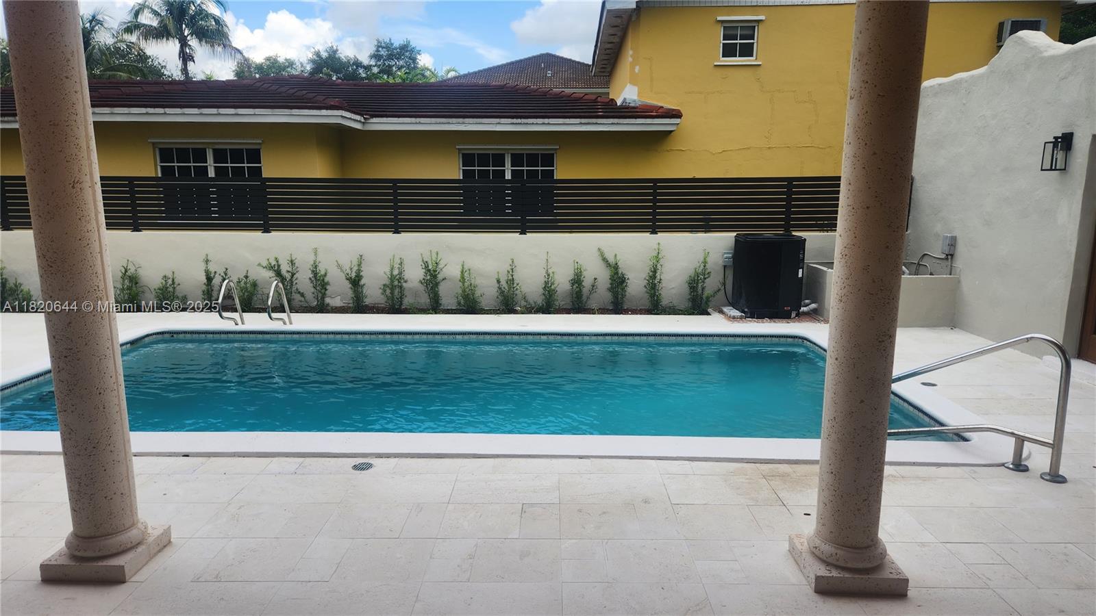 85 Deer Run, Miami Springs, Florida image 19