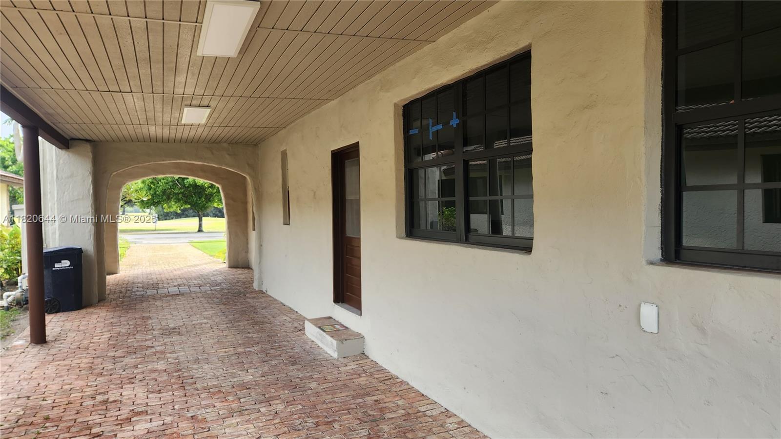 85 Deer Run, Miami Springs, Florida image 5