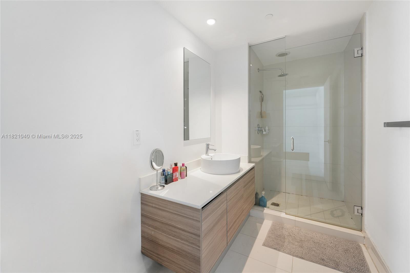 121 NE 34th St #3009, Miami FL 33137