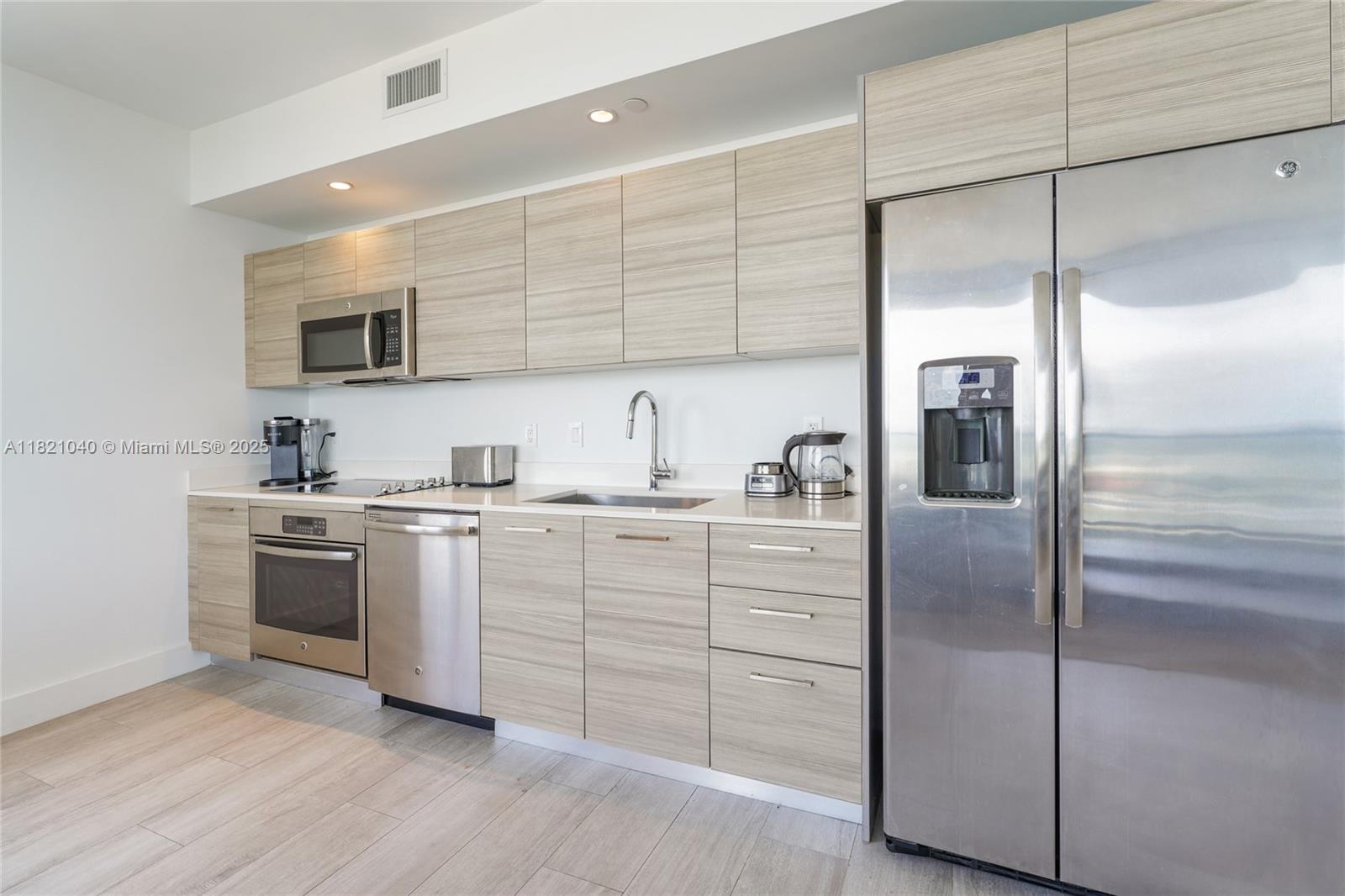 121 NE 34th St #3009, Miami FL 33137