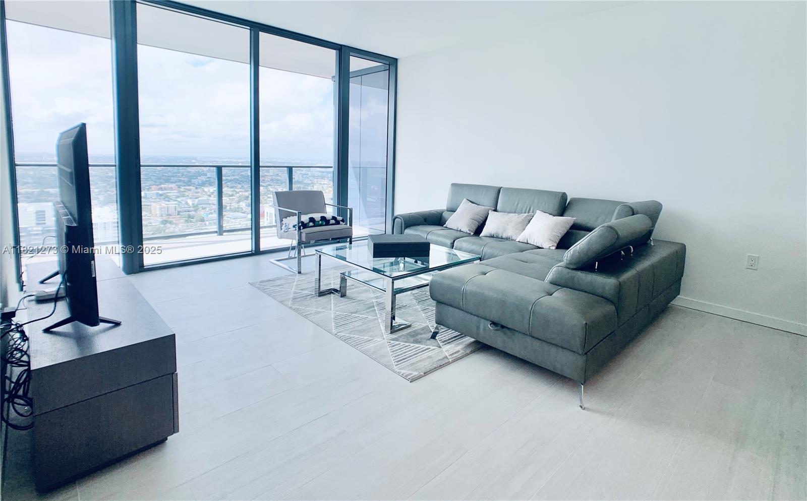 1000 Brickell Plz #4504, Miami FL 33131