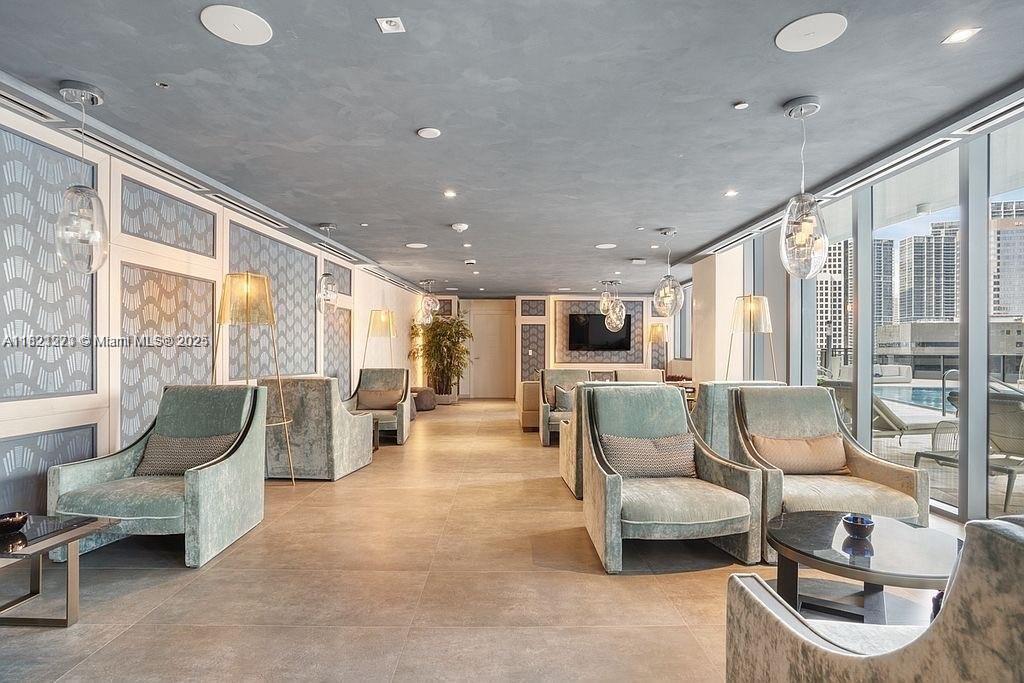 1000 Brickell Plz #4504, Miami FL 33131