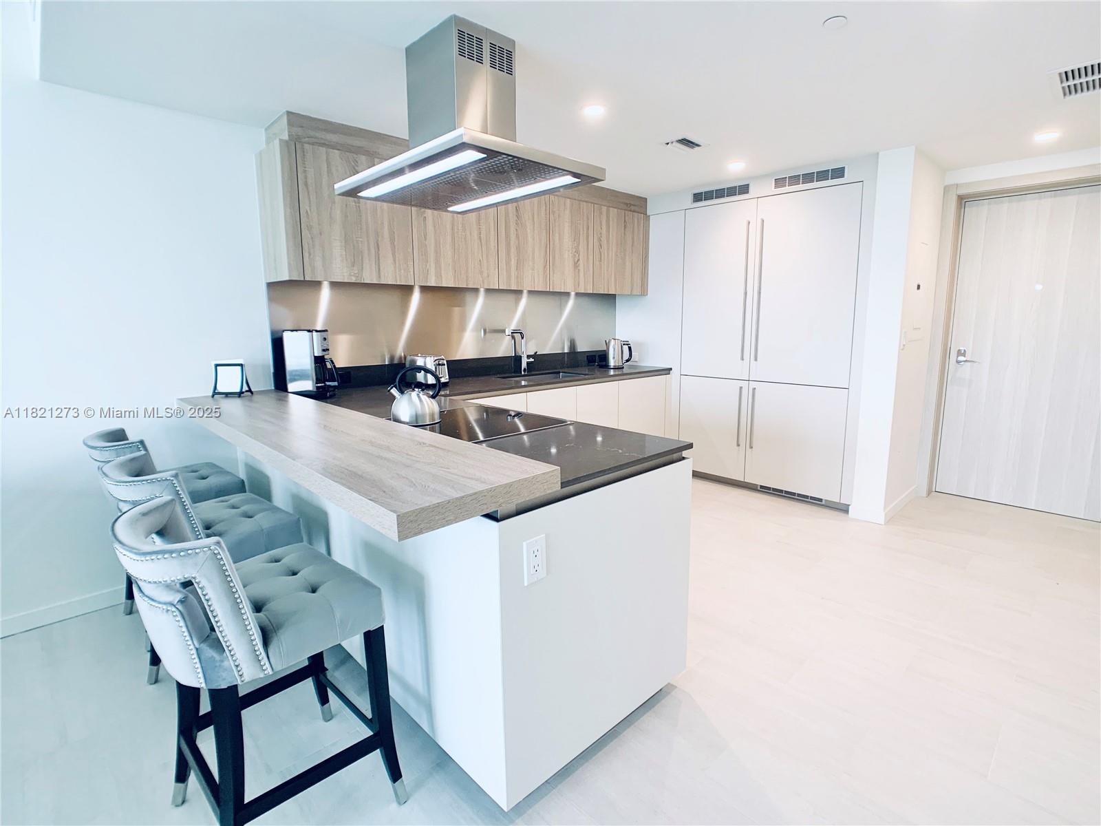 1000 Brickell Plz #4504, Miami FL 33131