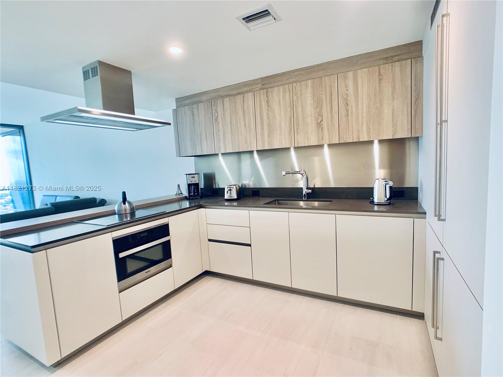 1000 Brickell Plz #4504, Miami FL 33131