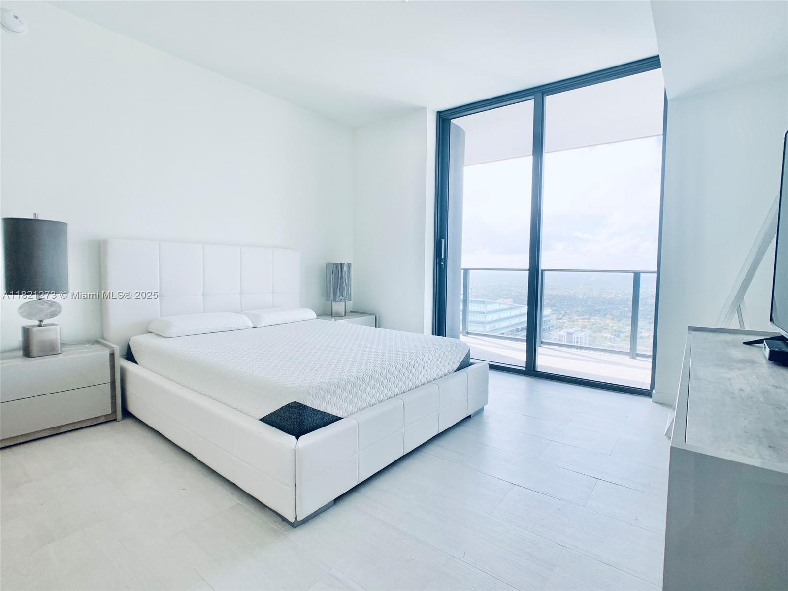 1000 Brickell Plz #4504, Miami FL 33131