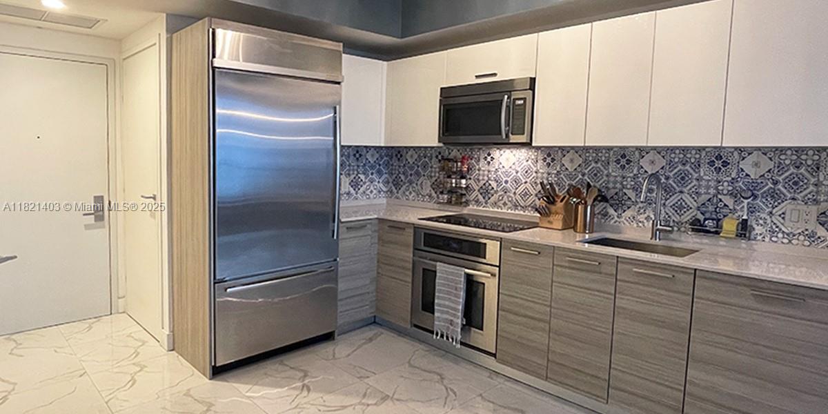 1300 Brickell Bay Dr #610, Miami FL 33131