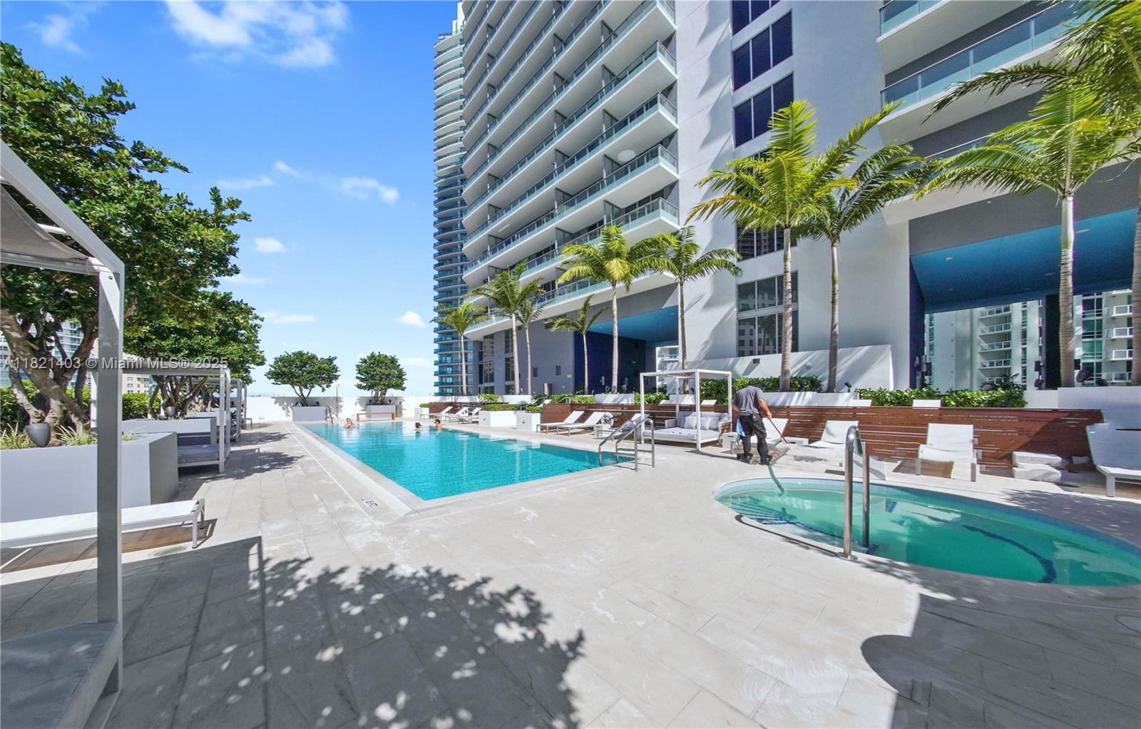 1300 Brickell Bay Dr #610, Miami FL 33131