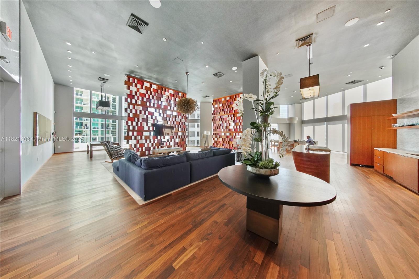 1300 Brickell Bay Dr #610, Miami FL 33131