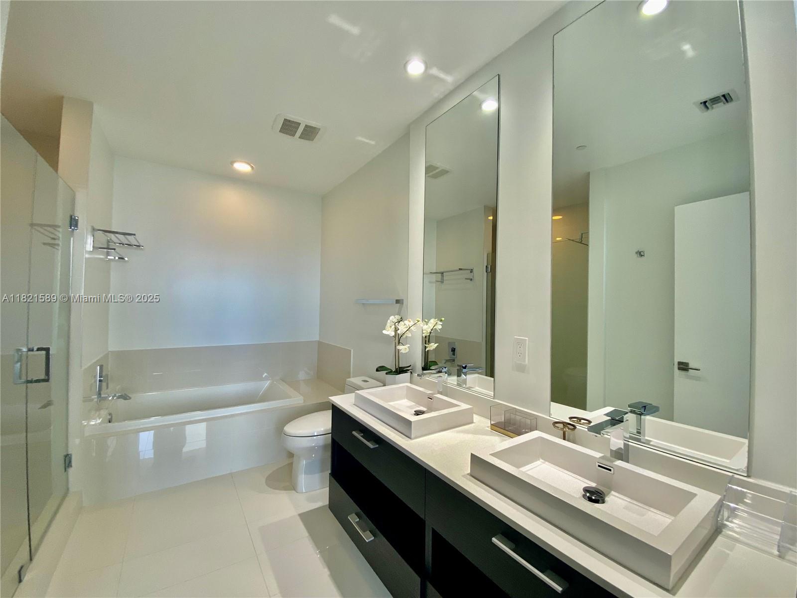 55 SW 9th St #4201, Miami FL 33130