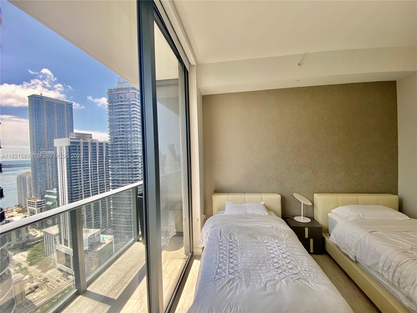55 SW 9th St #4201, Miami FL 33130