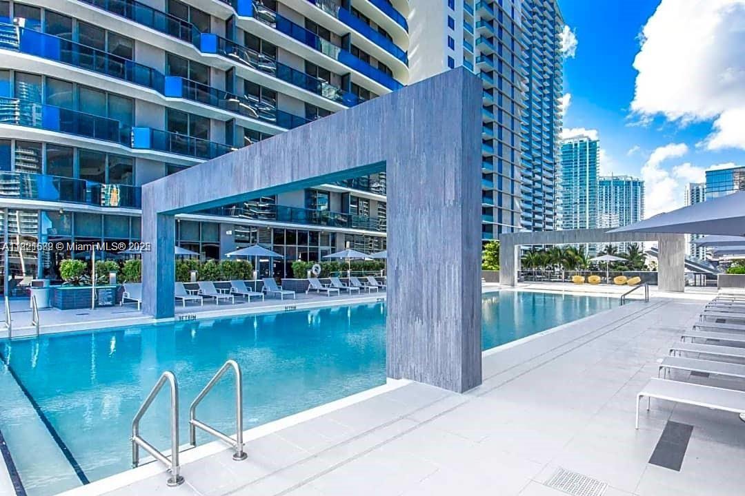55 SW 9th St #4201, Miami FL 33130