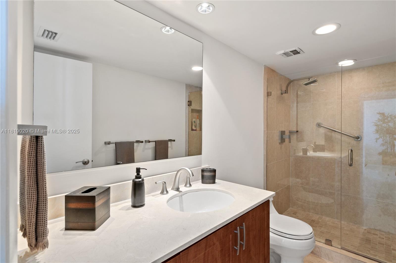881 Ocean Dr #11C, Key Biscayne FL 33149