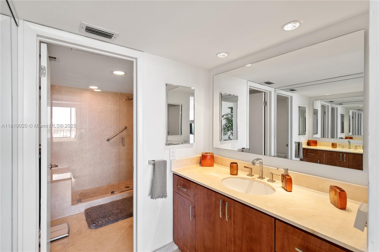 881 Ocean Dr #11C, Key Biscayne FL 33149