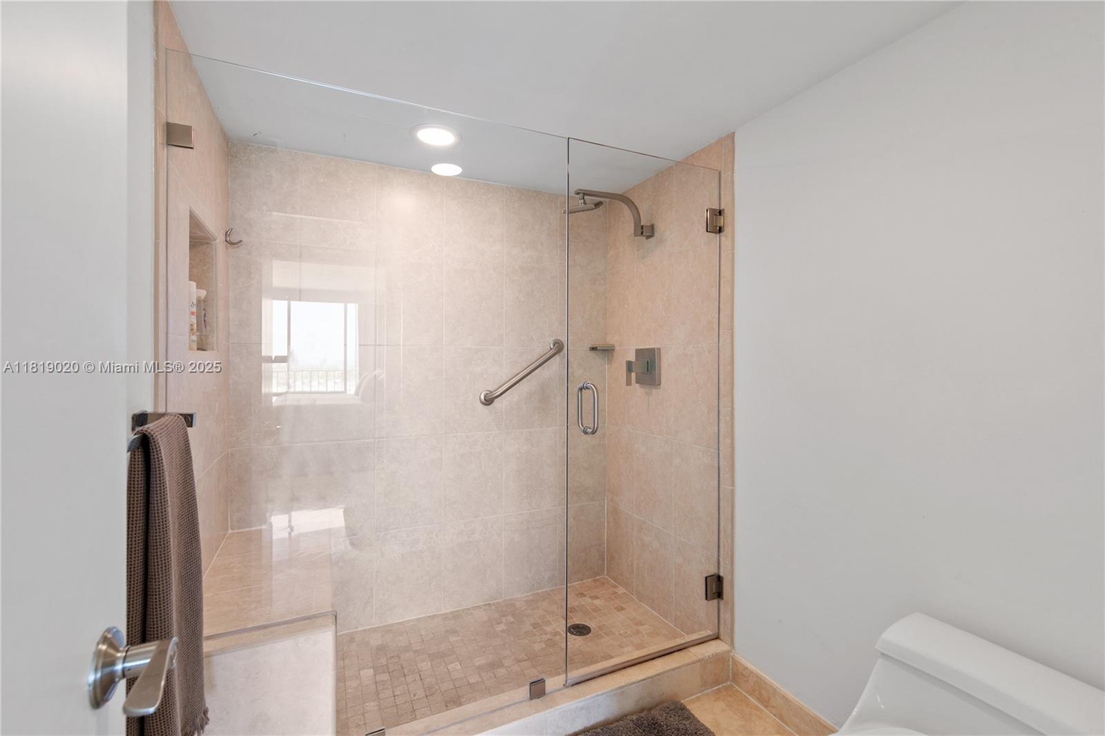 881 Ocean Dr #11C, Key Biscayne FL 33149