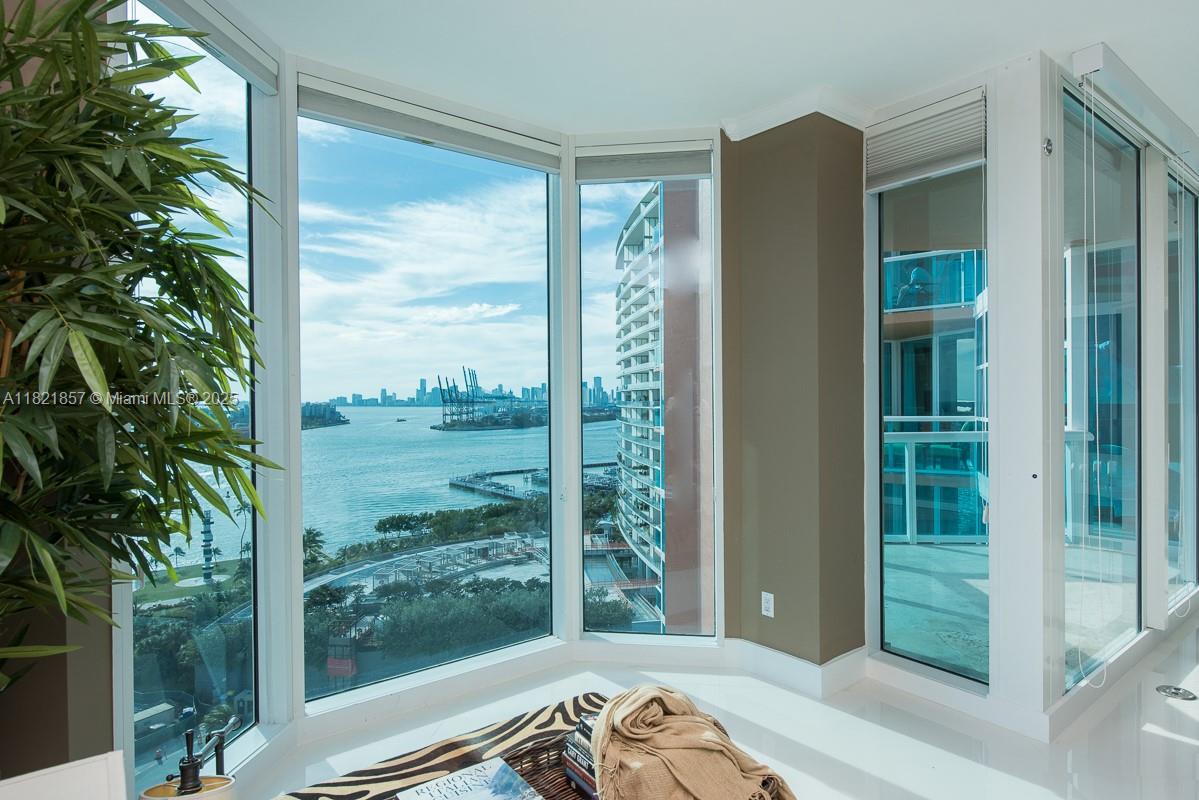 300 S Pointe Dr #1602, Miami Beach FL 33139
