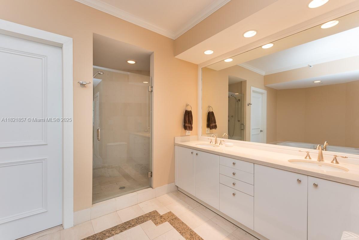 300 S Pointe Dr #1602, Miami Beach FL 33139