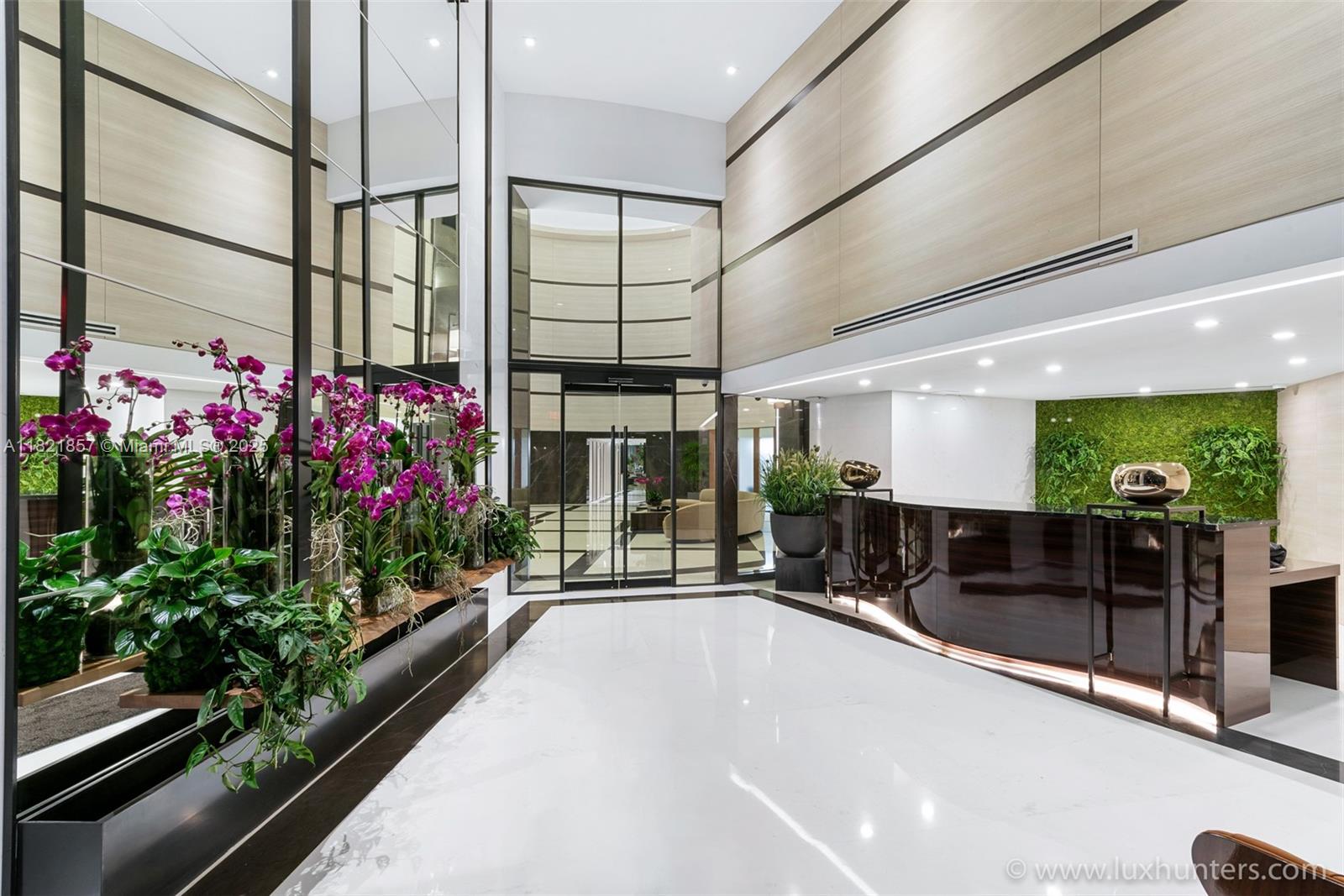 300 S Pointe Dr #1602, Miami Beach FL 33139