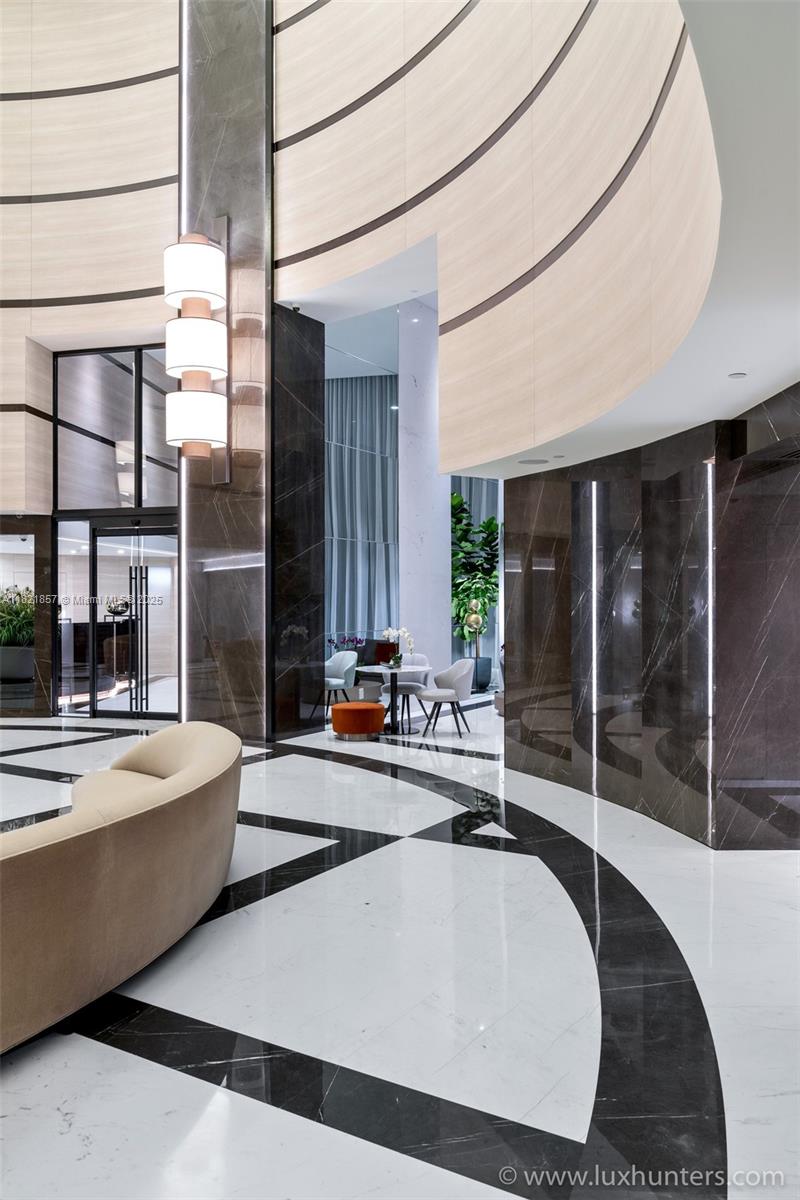 300 S Pointe Dr #1602, Miami Beach FL 33139