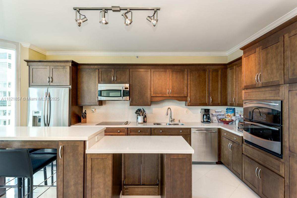 300 S Pointe Dr #1602, Miami Beach FL 33139