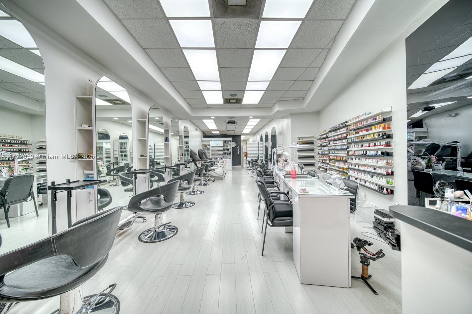 Full Service Beauty Salon On 8th Street
