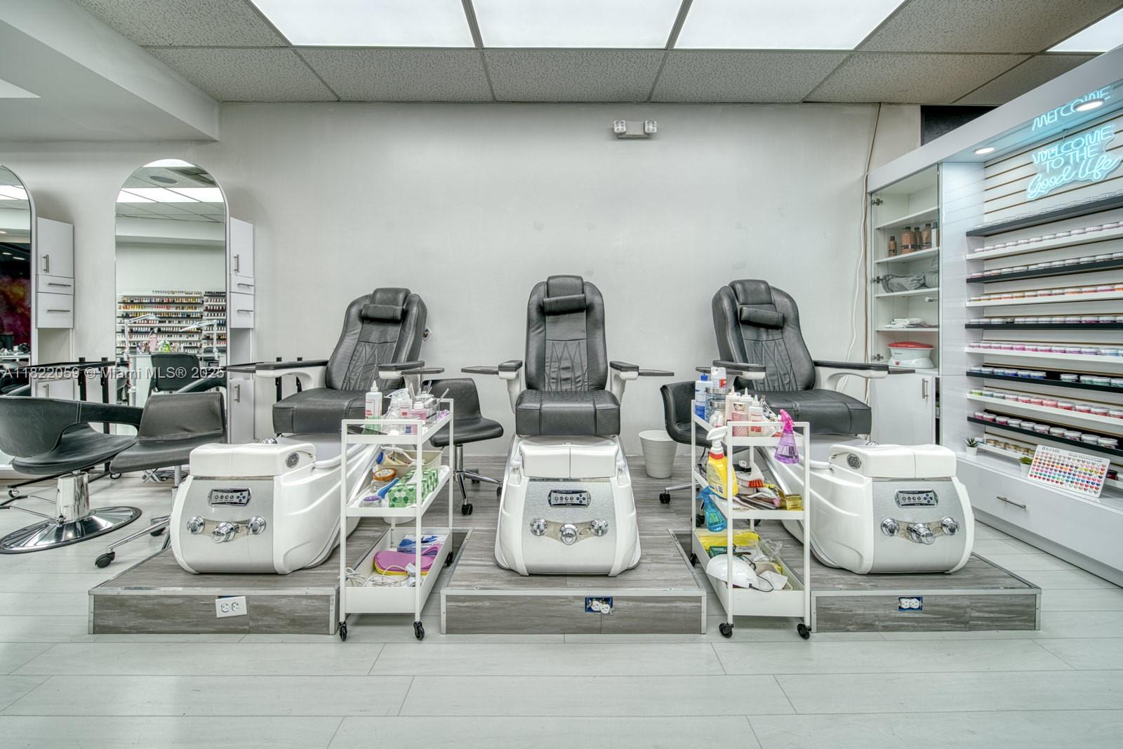 Full Service Beauty Salon On 8th Street