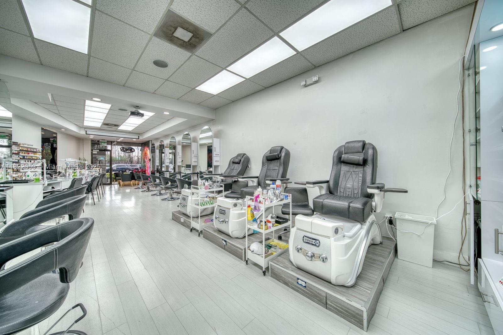 Full Service Beauty Salon On 8th Street