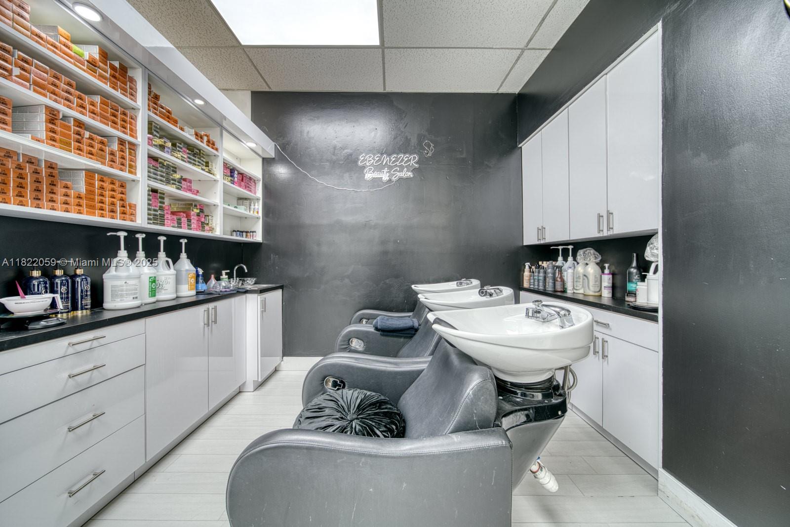 Full Service Beauty Salon On 8th Street