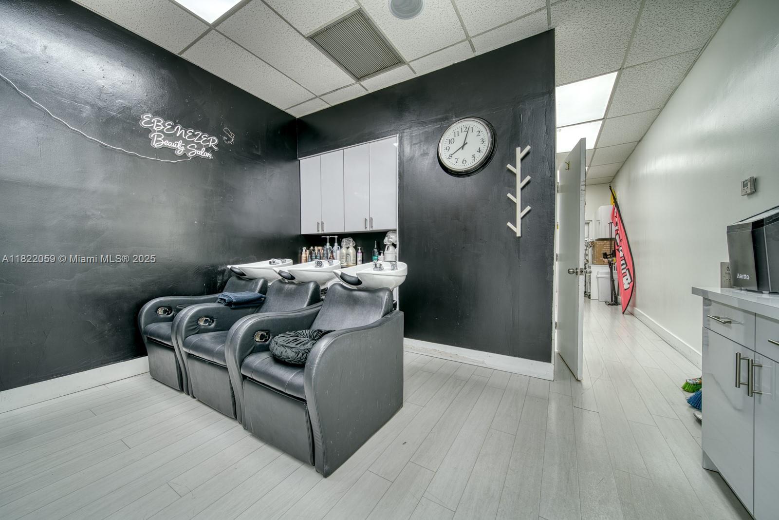 Full Service Beauty Salon On 8th Street