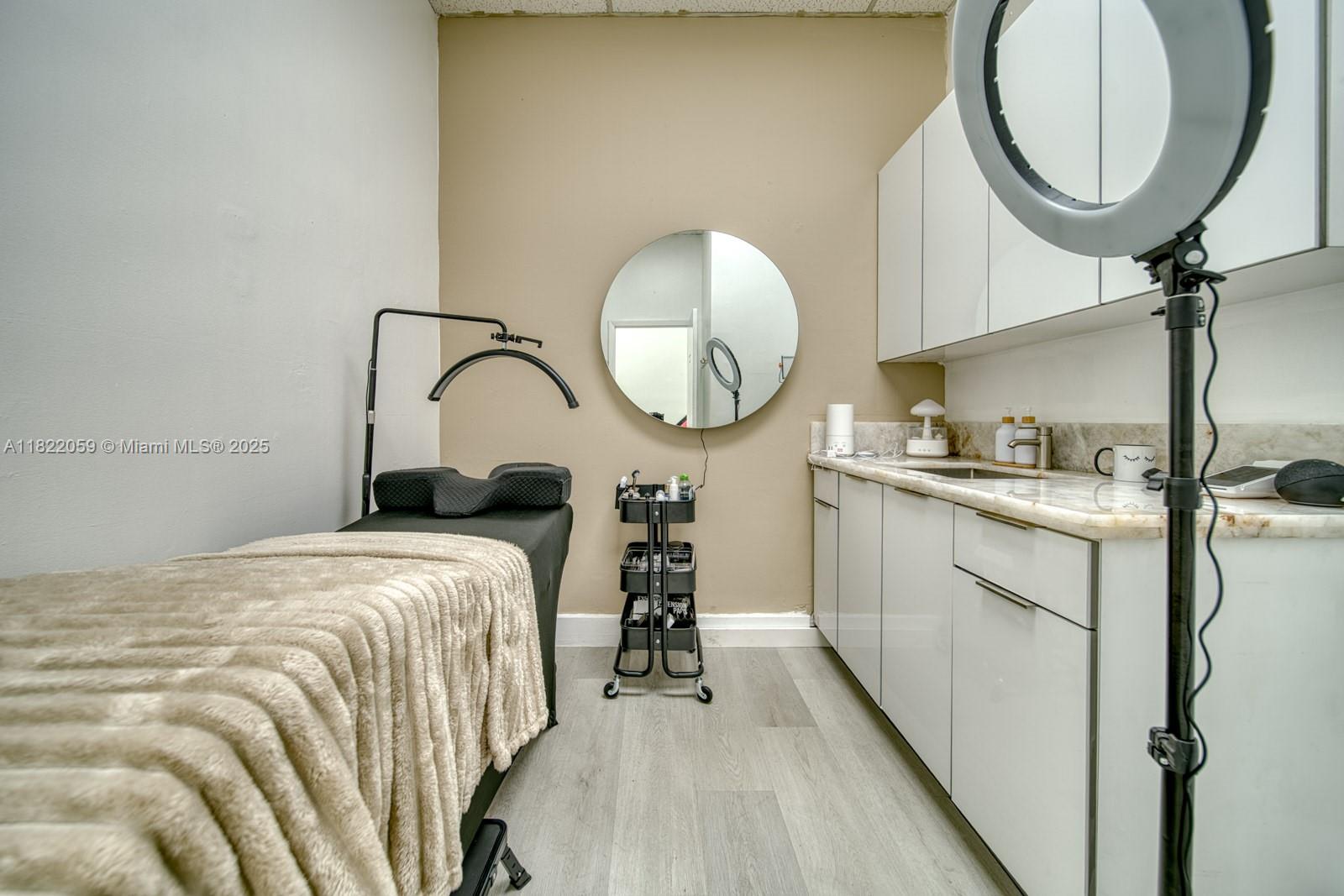 Full Service Beauty Salon On 8th Street