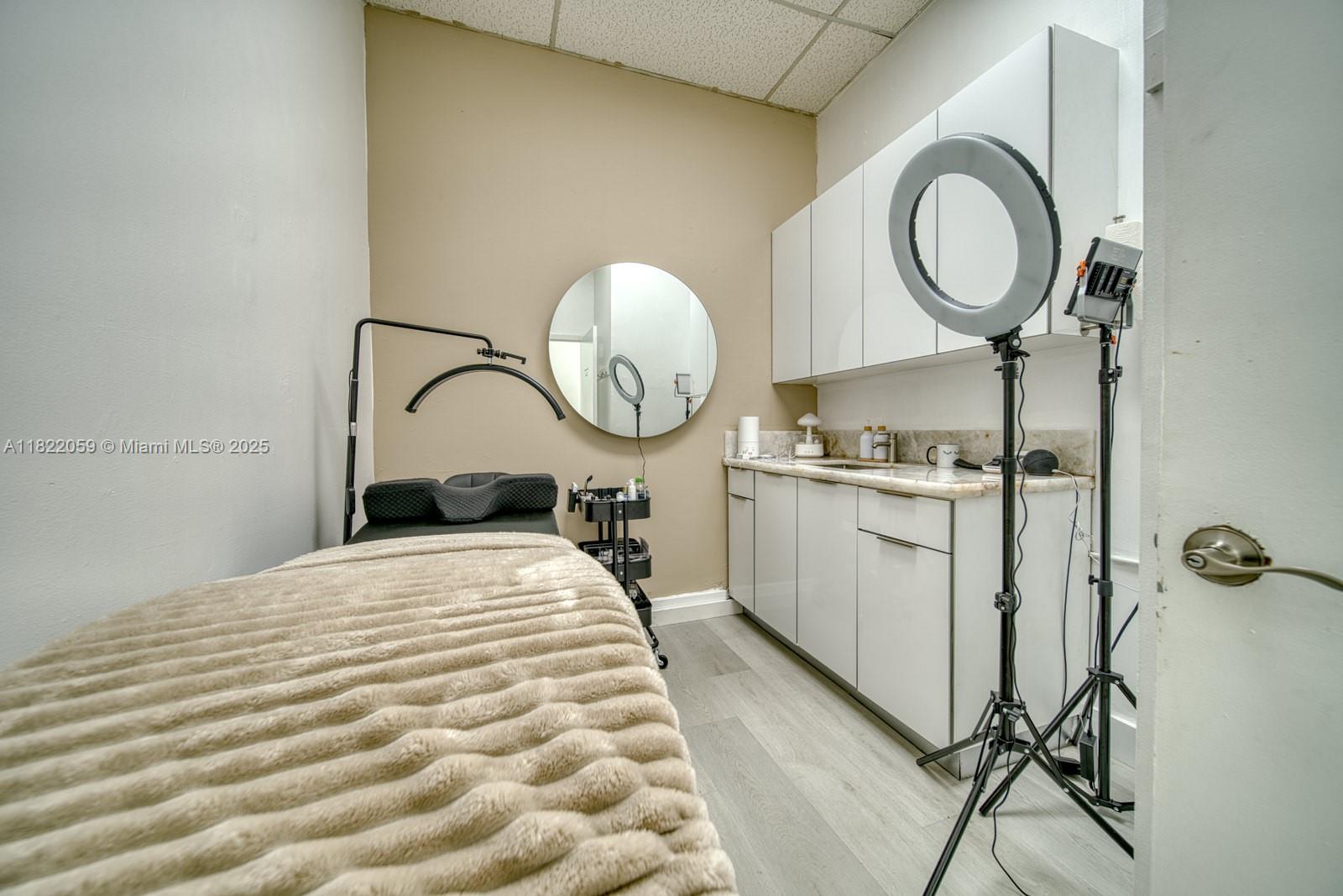 Full Service Beauty Salon On 8th Street