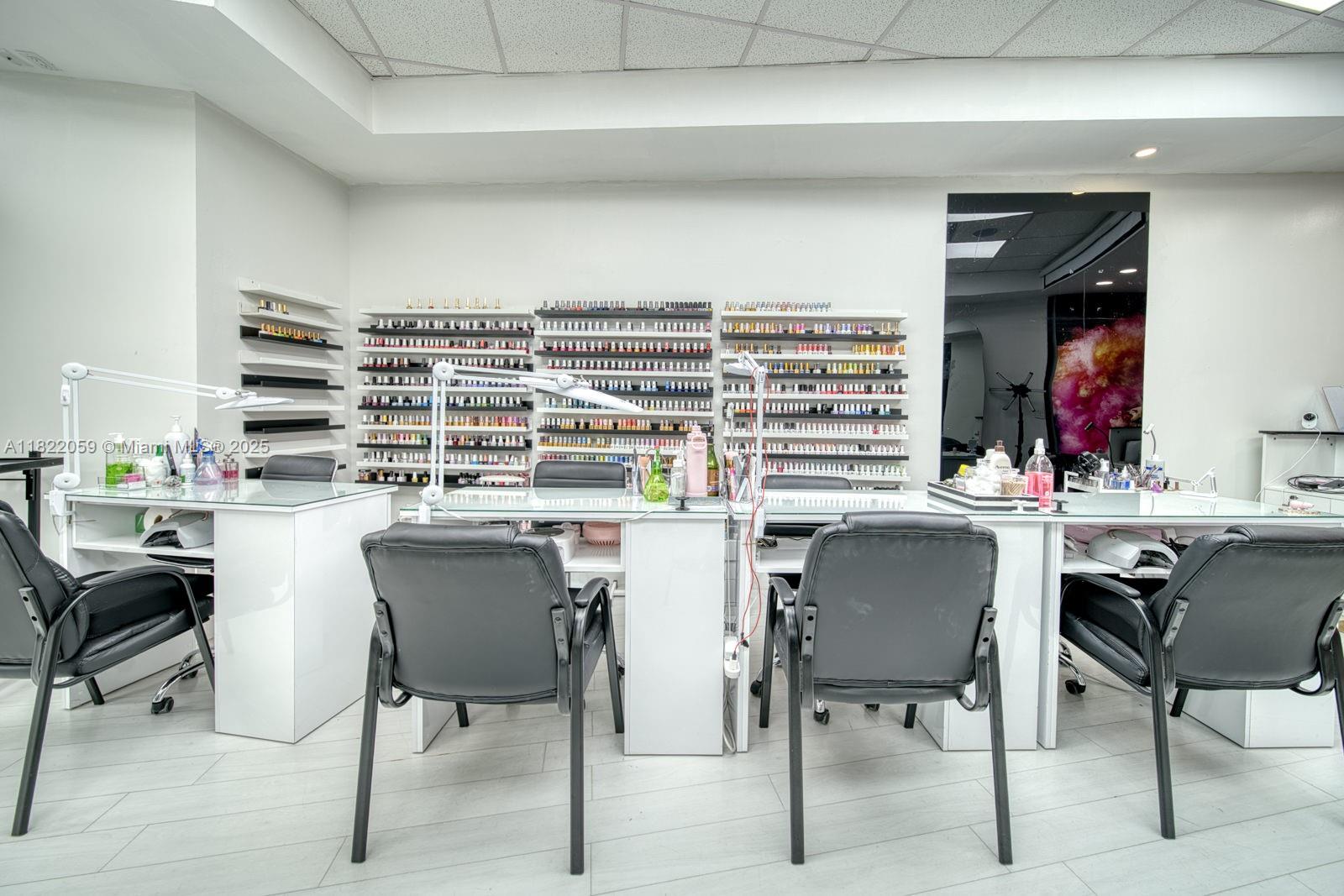 Full Service Beauty Salon On 8th Street
