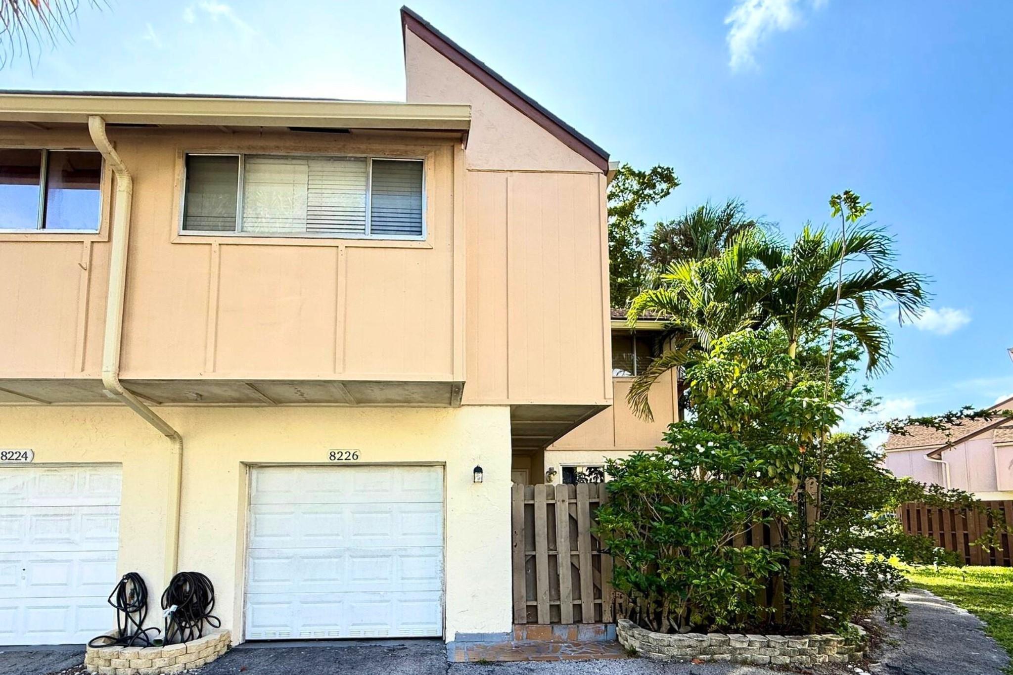 Townhouses At Jacaranda 4