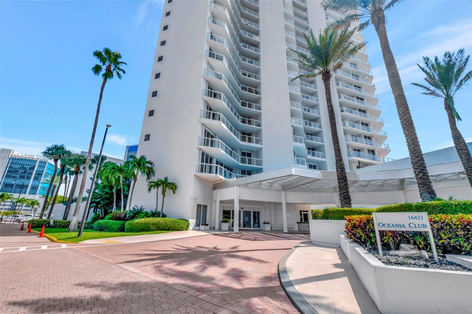 Apartamento à Venda em Sunny Isles Beach, FL
