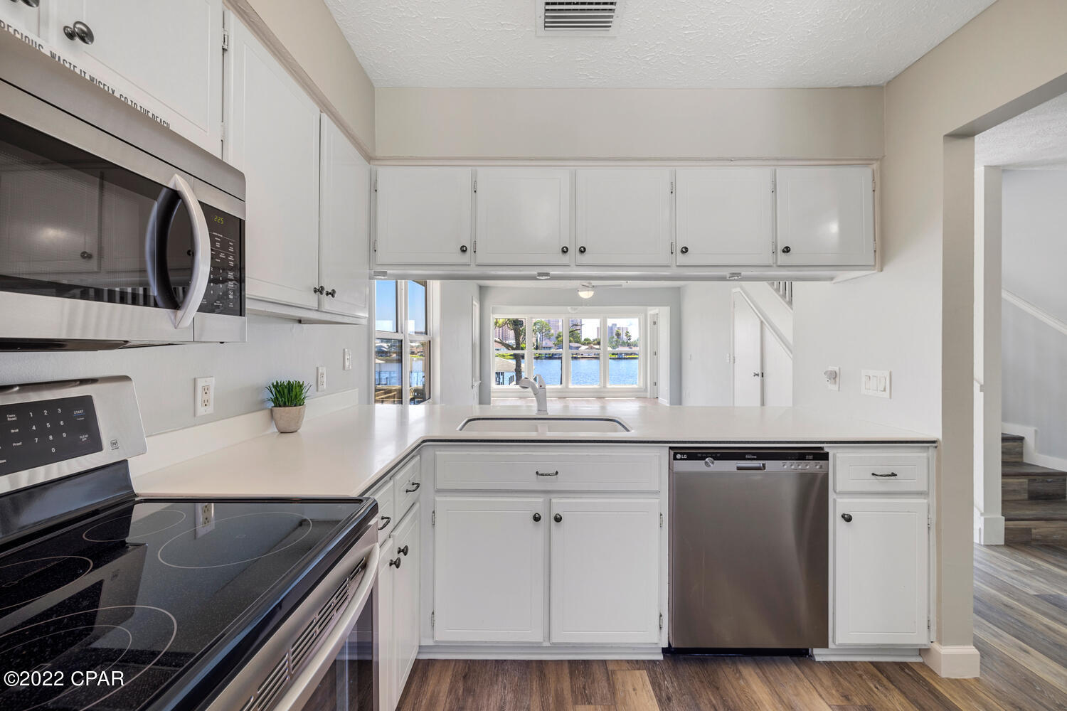 Image 2 For 7813 Lagoon Drive 8d
