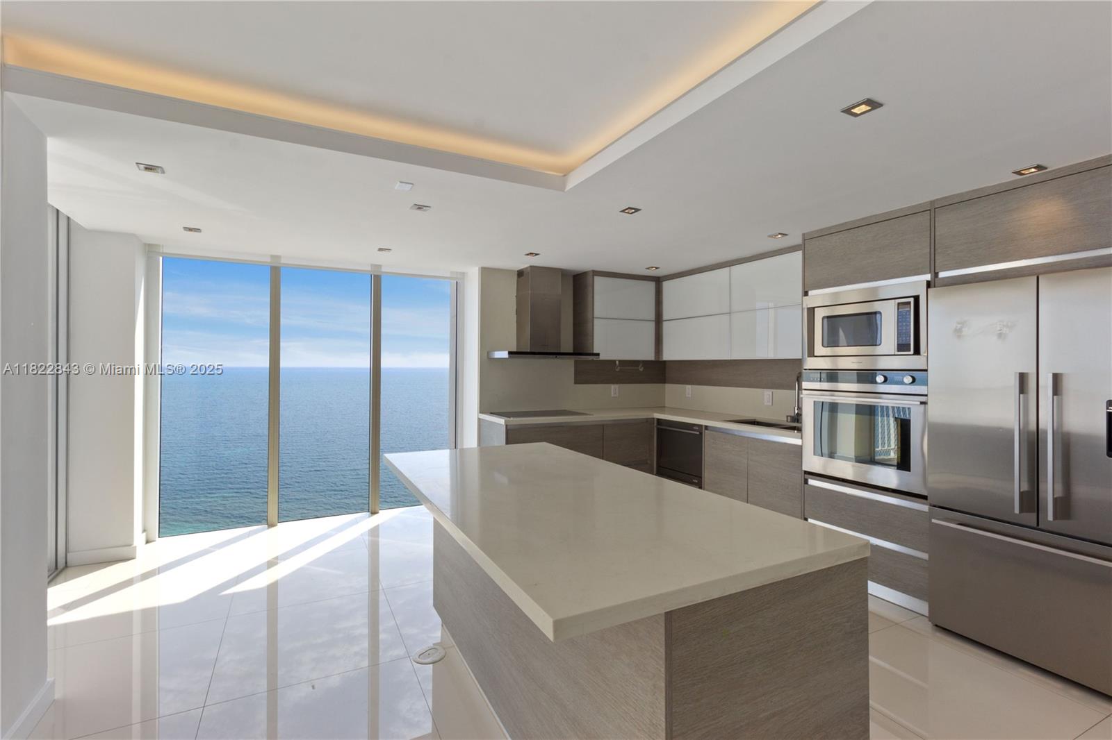 881 Ocean Dr #18F, Key Biscayne FL 33149