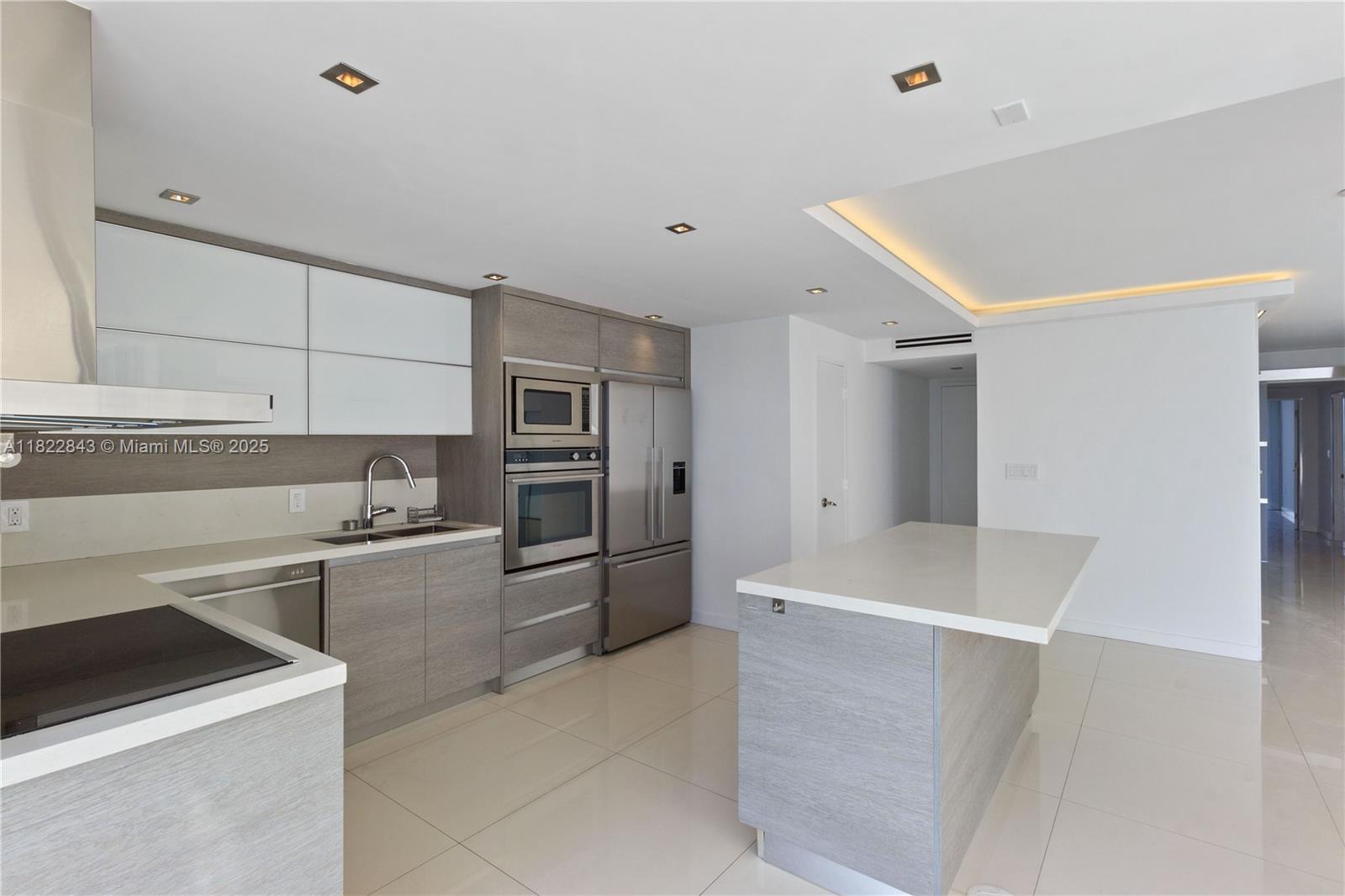 881 Ocean Dr #18F, Key Biscayne FL 33149