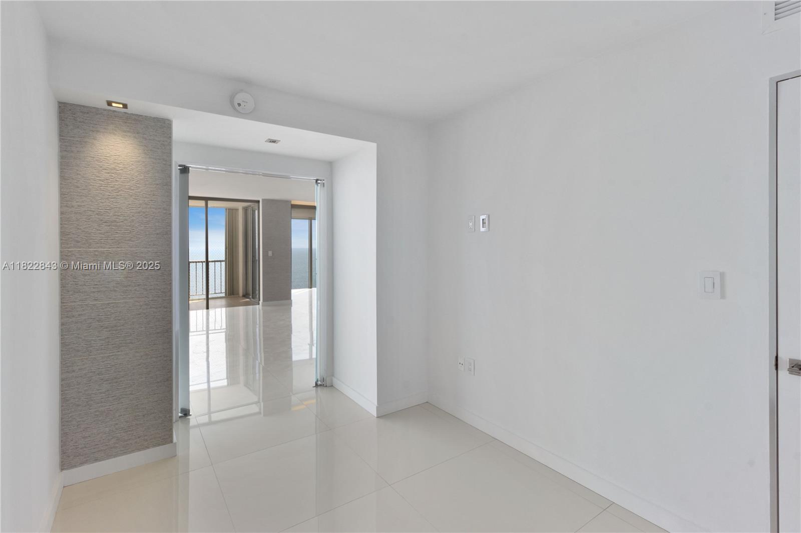 881 Ocean Dr #18F, Key Biscayne FL 33149