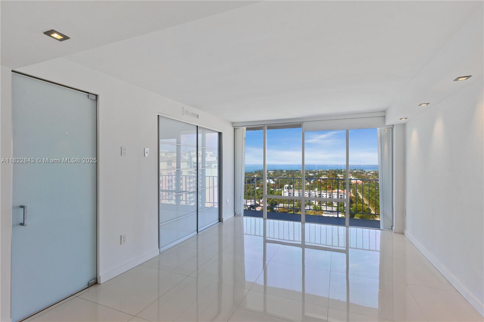 881 Ocean Dr #18F, Key Biscayne FL 33149