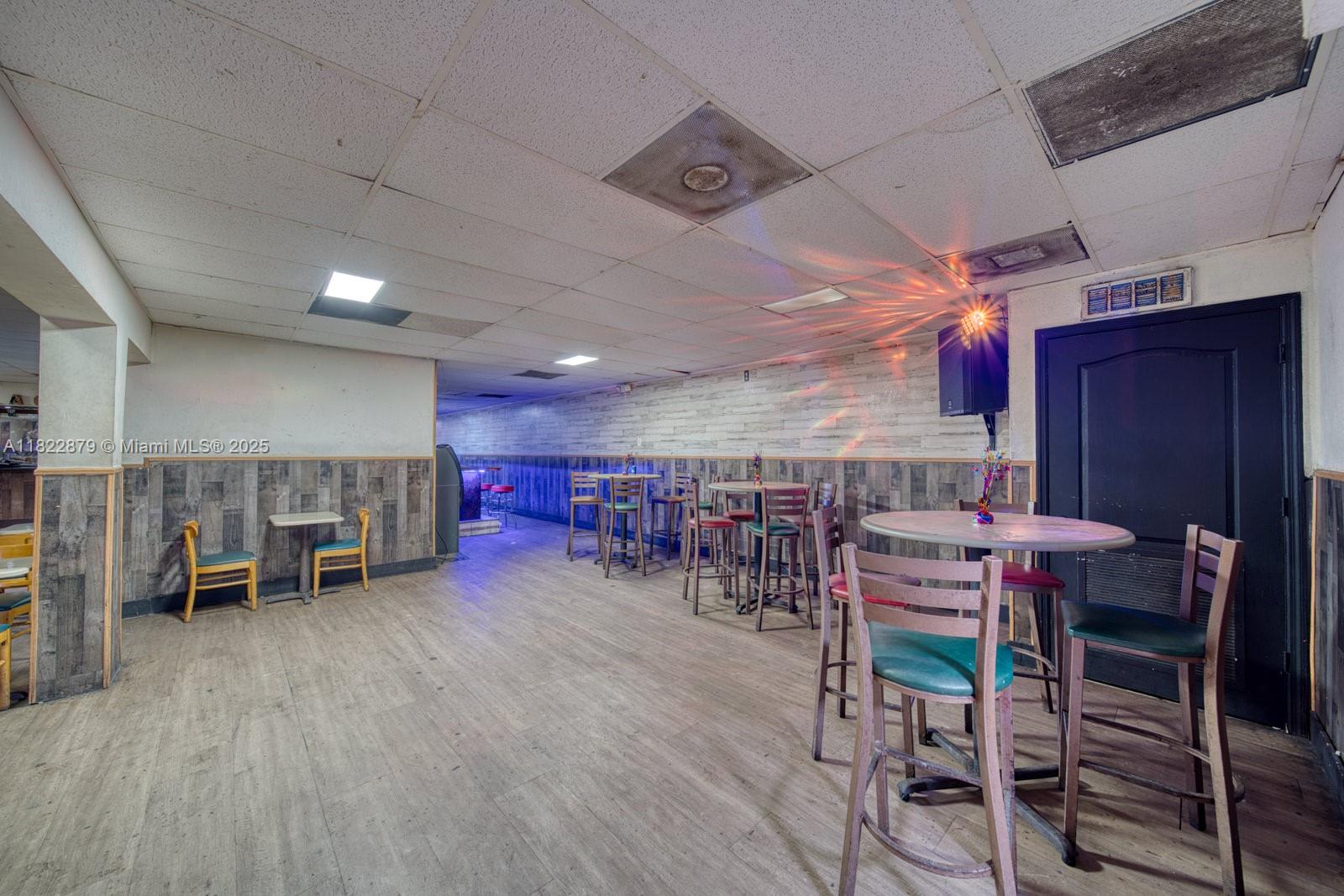 Industrial Warehouse Kitchen & Cafeteria For Sale  In Hialeah
