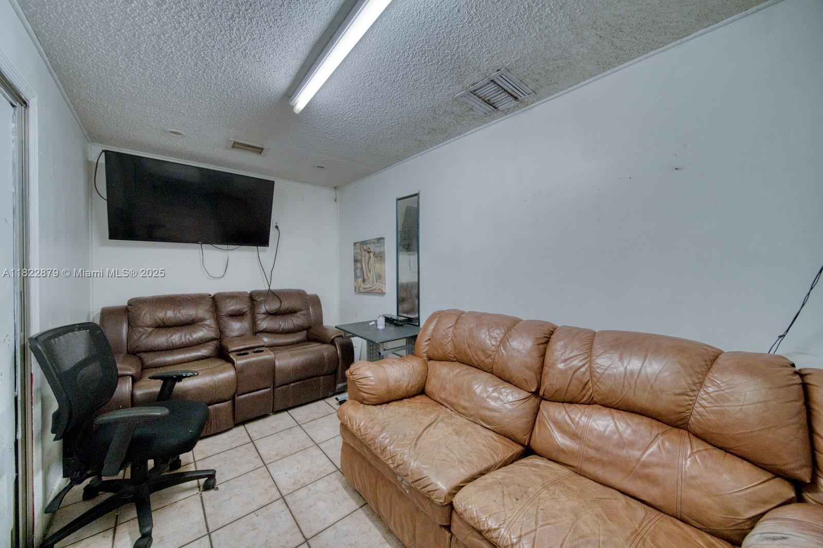 Industrial Warehouse Kitchen & Cafeteria For Sale  In Hialeah