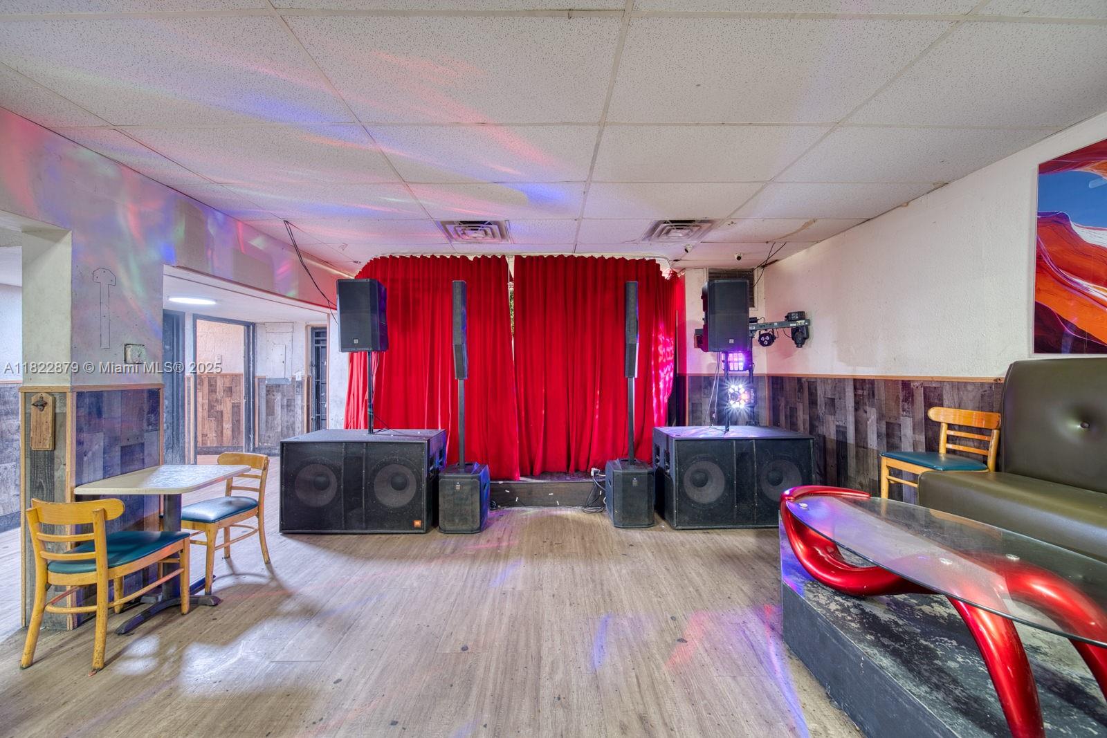 Industrial Warehouse Kitchen & Cafeteria For Sale  In Hialeah