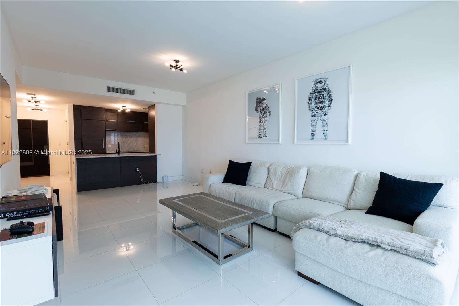 900 Biscayne Blvd #2210, Miami FL 33132