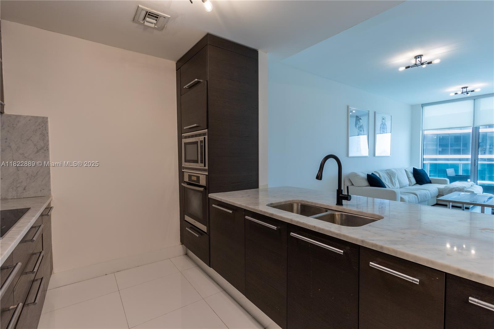 900 Biscayne Blvd #2210, Miami FL 33132