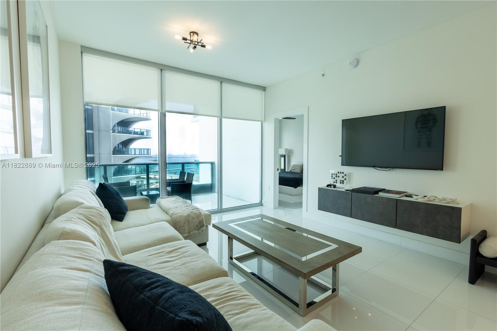900 Biscayne Blvd #2210, Miami FL 33132