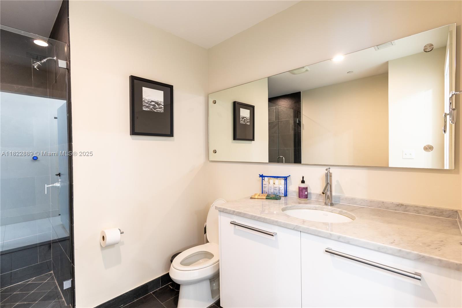 900 Biscayne Blvd #2210, Miami FL 33132