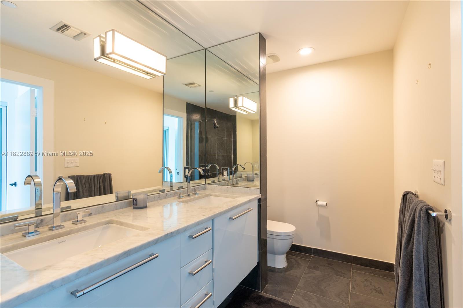 900 Biscayne Blvd #2210, Miami FL 33132