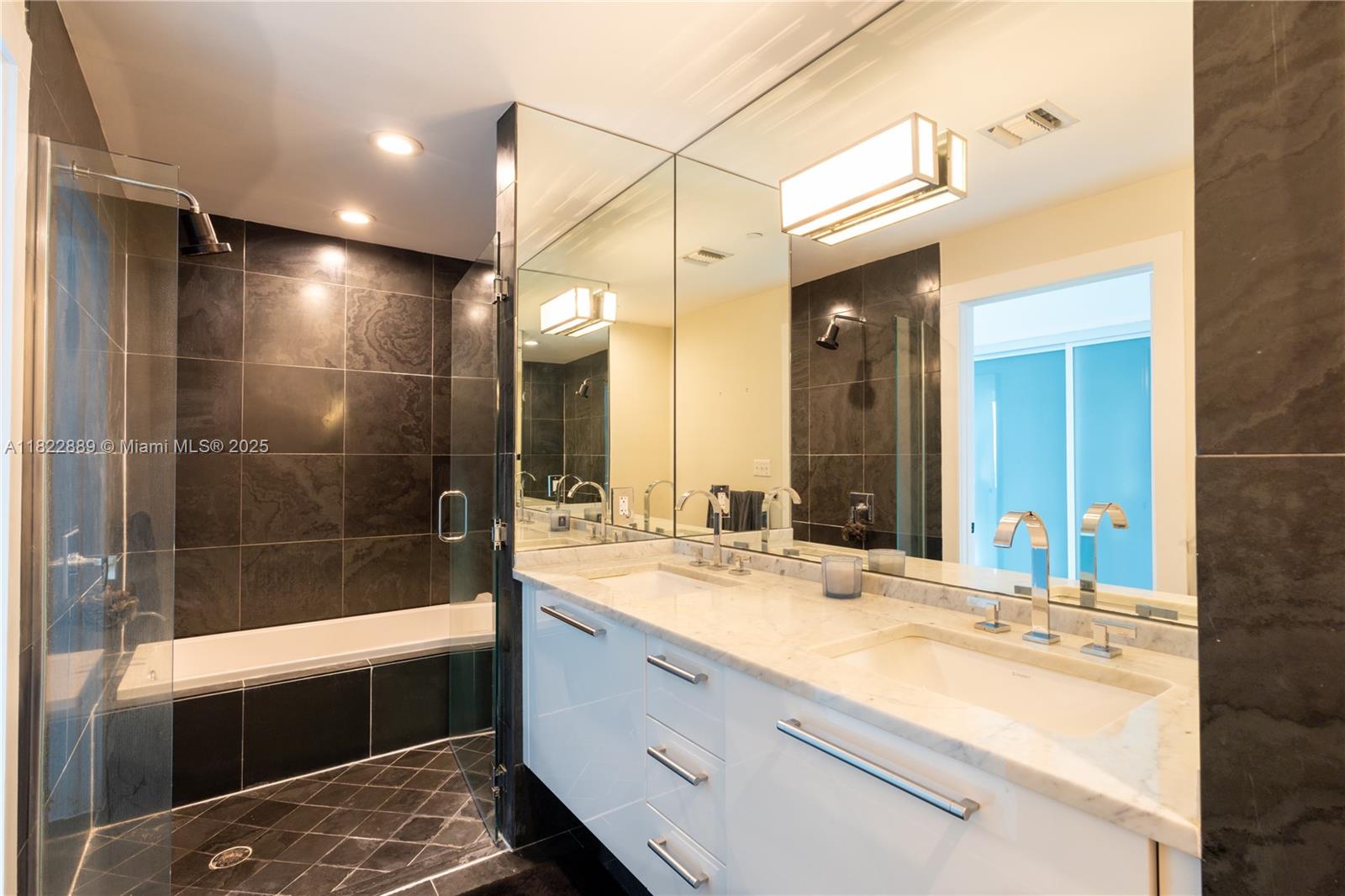900 Biscayne Blvd #2210, Miami FL 33132