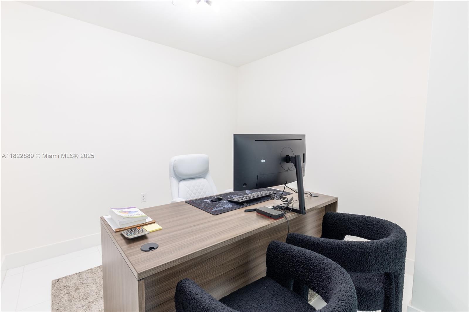 900 Biscayne Blvd #2210, Miami FL 33132
