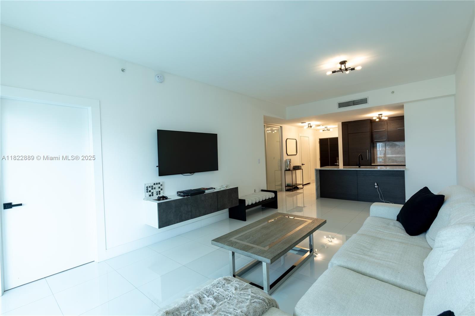 900 Biscayne Blvd #2210, Miami FL 33132